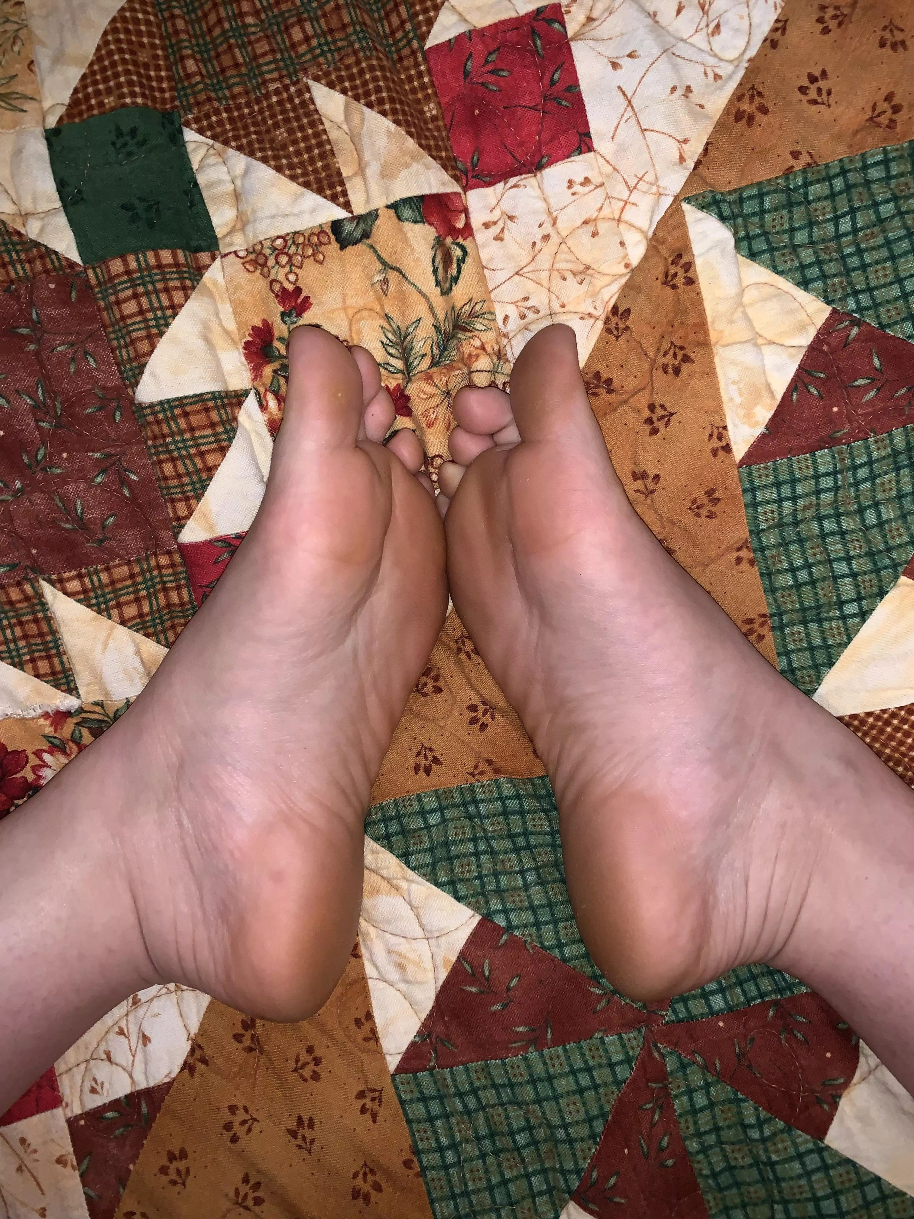 Gf’s [21] tasty feet 🦶🏻