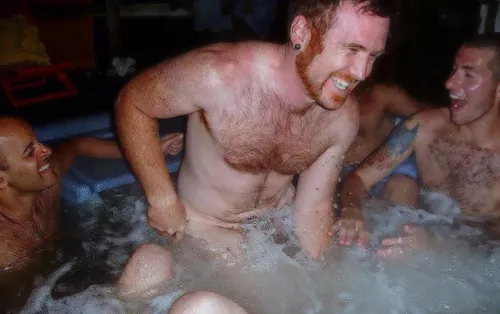 Ginger in the hot tub (X-Post /r/wetmale)