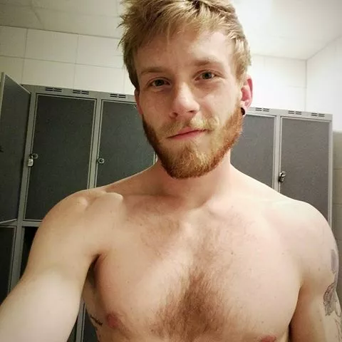 Ginger in the locker room (X-Post /r/menslockerroom)