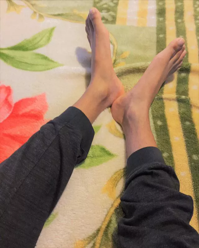 Giving my slender feet a stretch