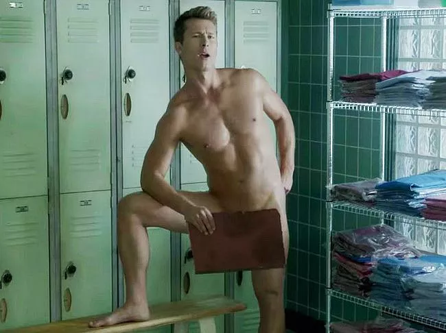 Glenn Powell nude in “Scream Queens”