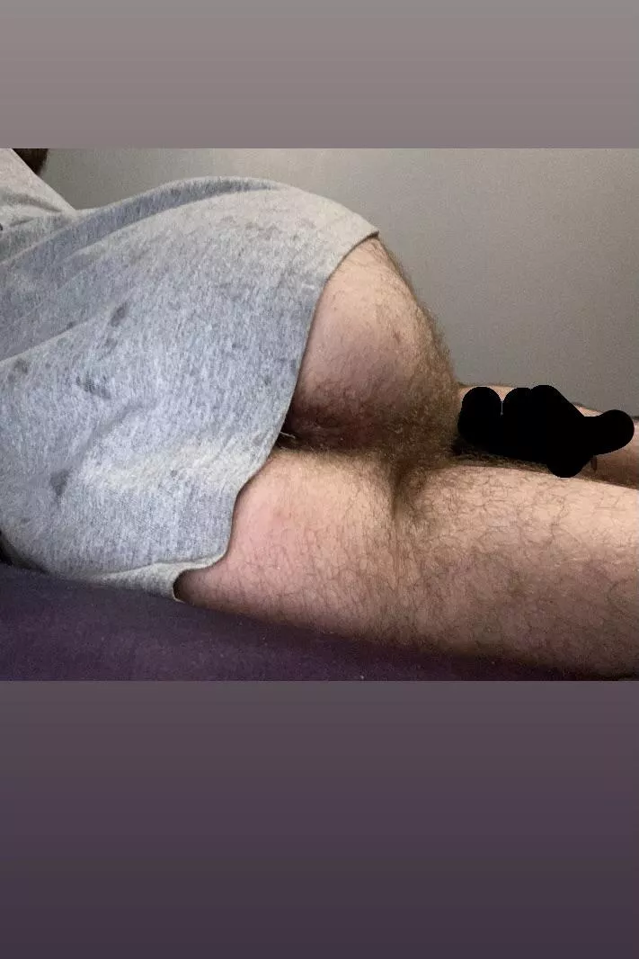 God i need a masculine bear to show my furry twink hole off too🥵. DM if interested.