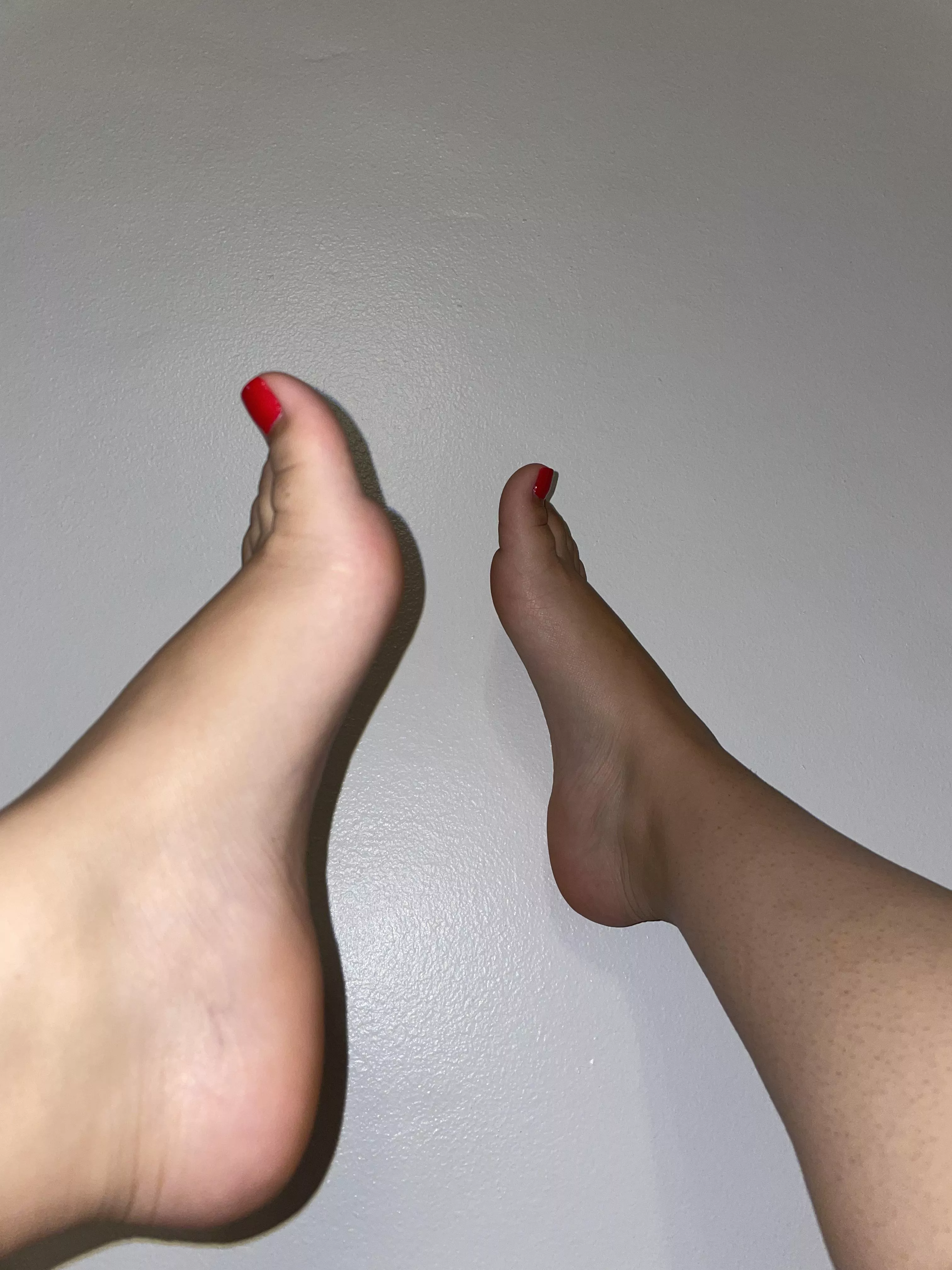 Goddess feet that are soft and yummy ðŸ¦‹