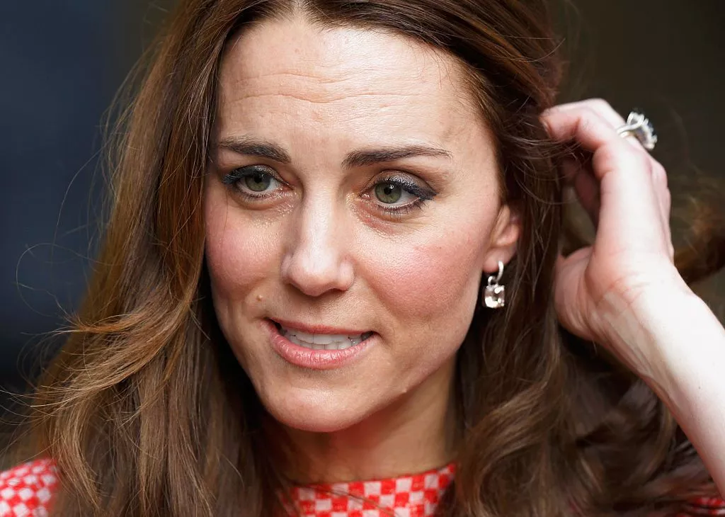 Gonna spunk on my favorite perfect pretty milf face, Princess Kate