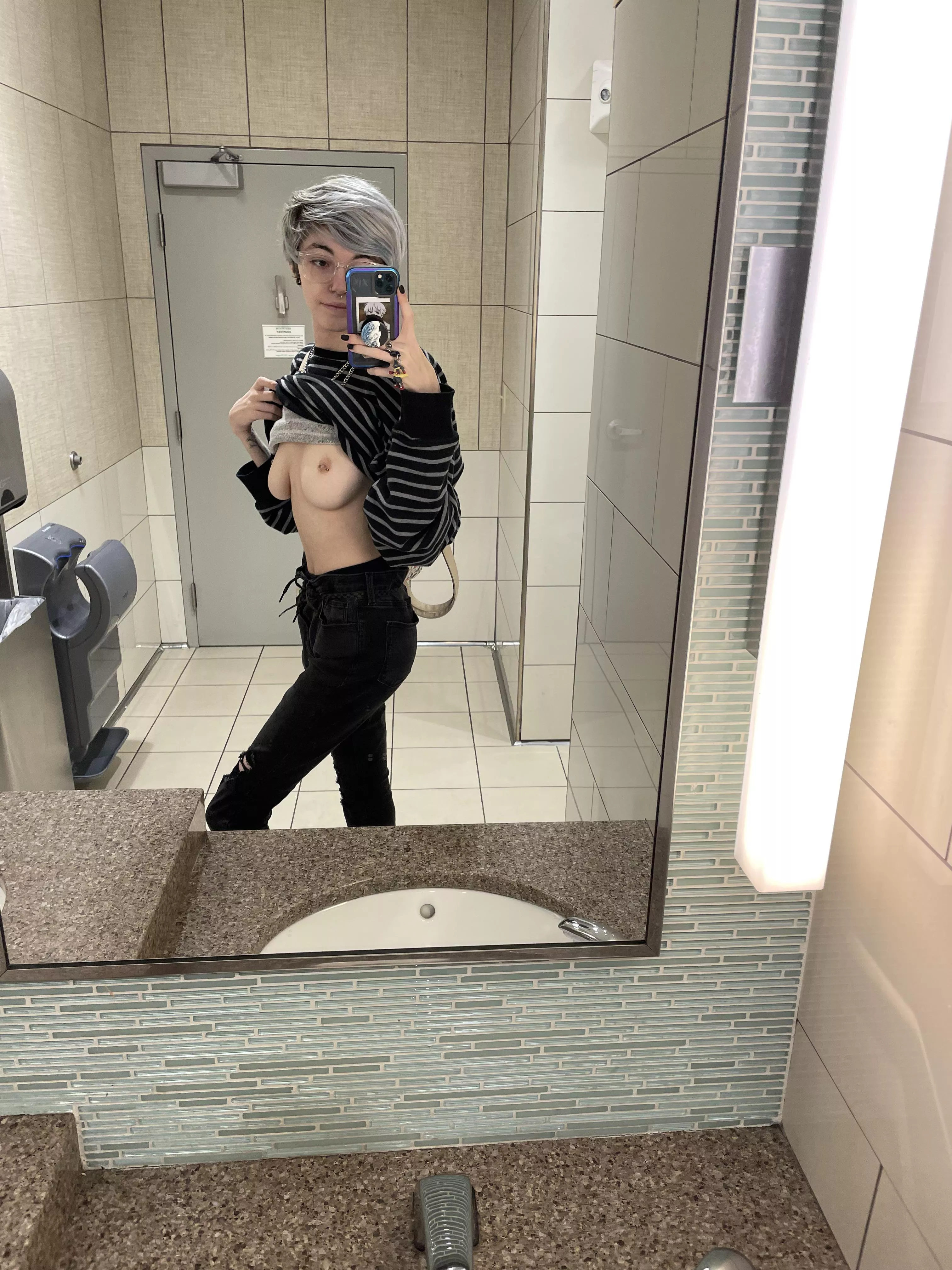 Good thing I didnâ€™t get caught taking nudes at the mallðŸ–¤ (F19)