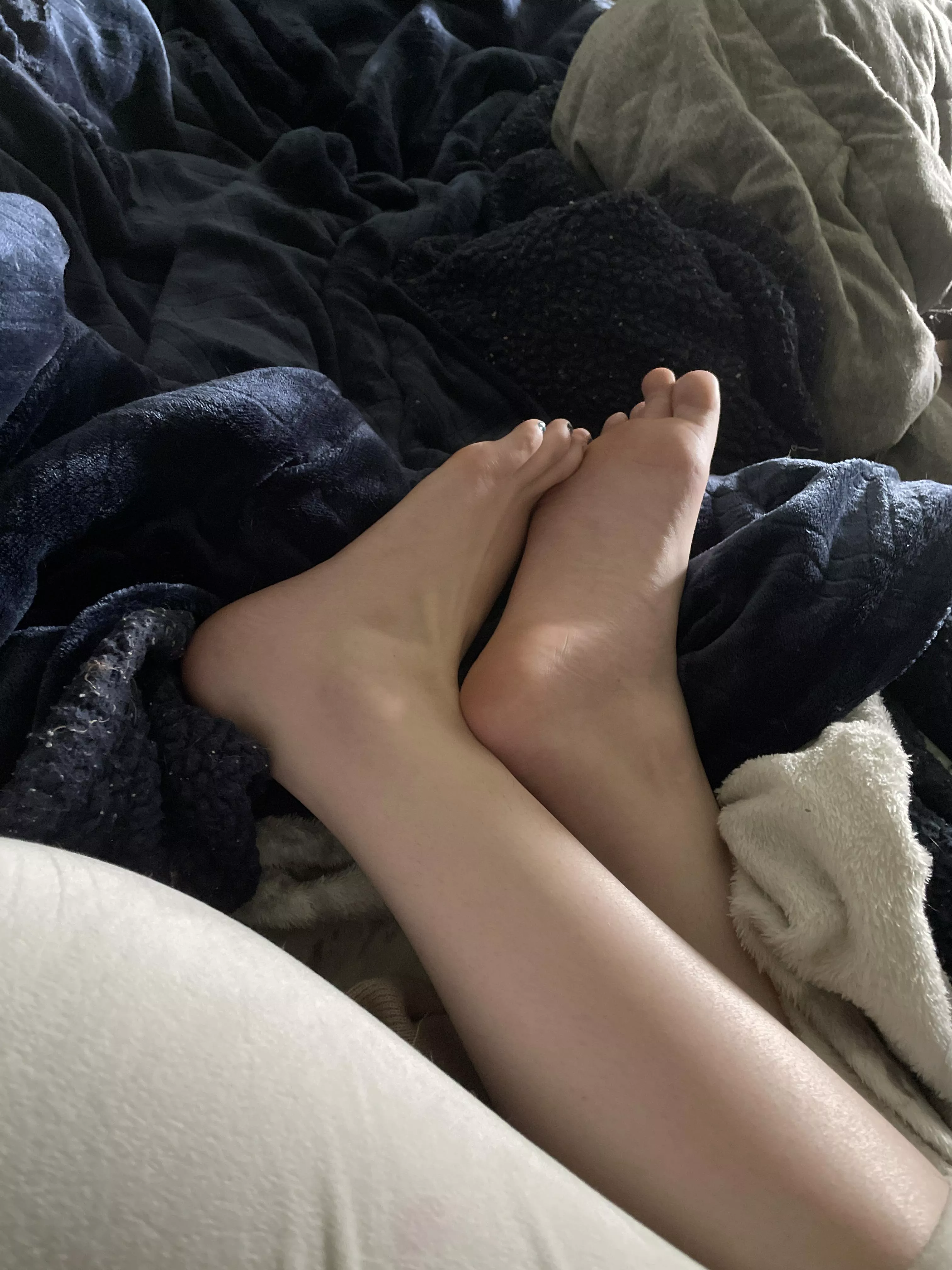 goodmorning reddit! dm’s/ friends welcome. <3