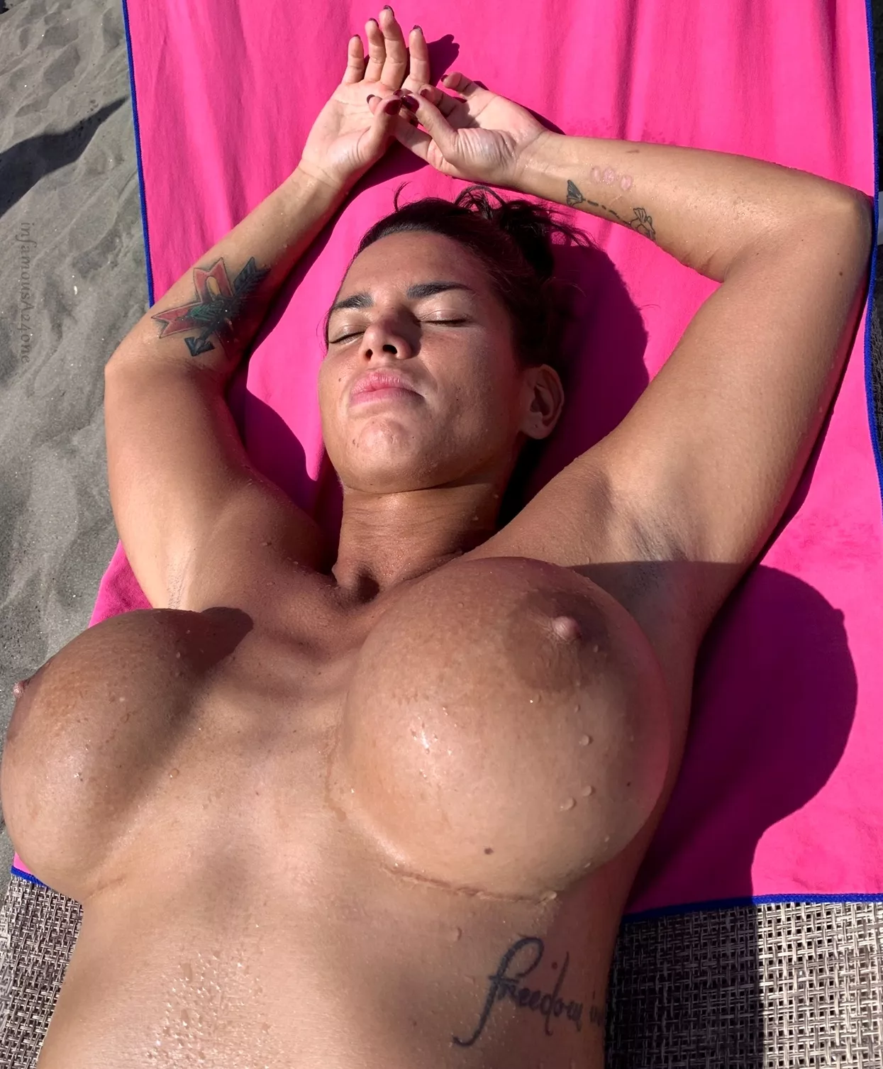 Gotta keep that perfect tan! (Chloe Lamour)