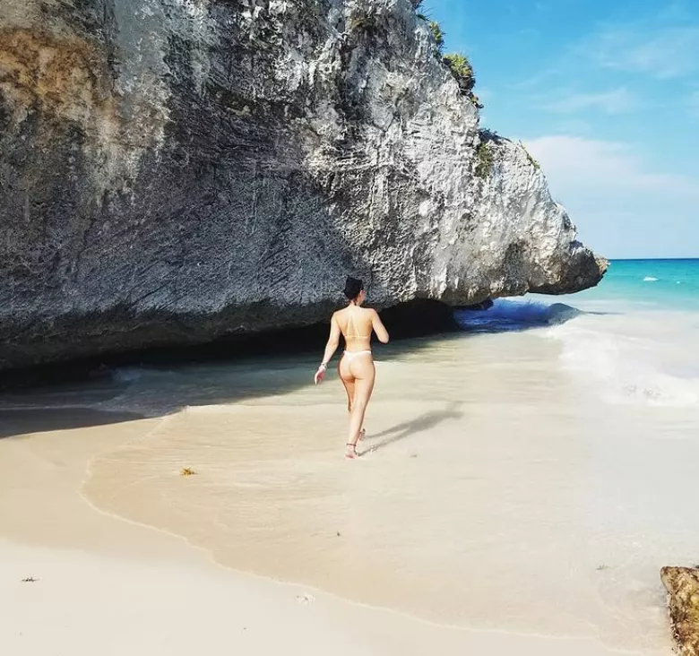 Great butt strolling in her bikini thong