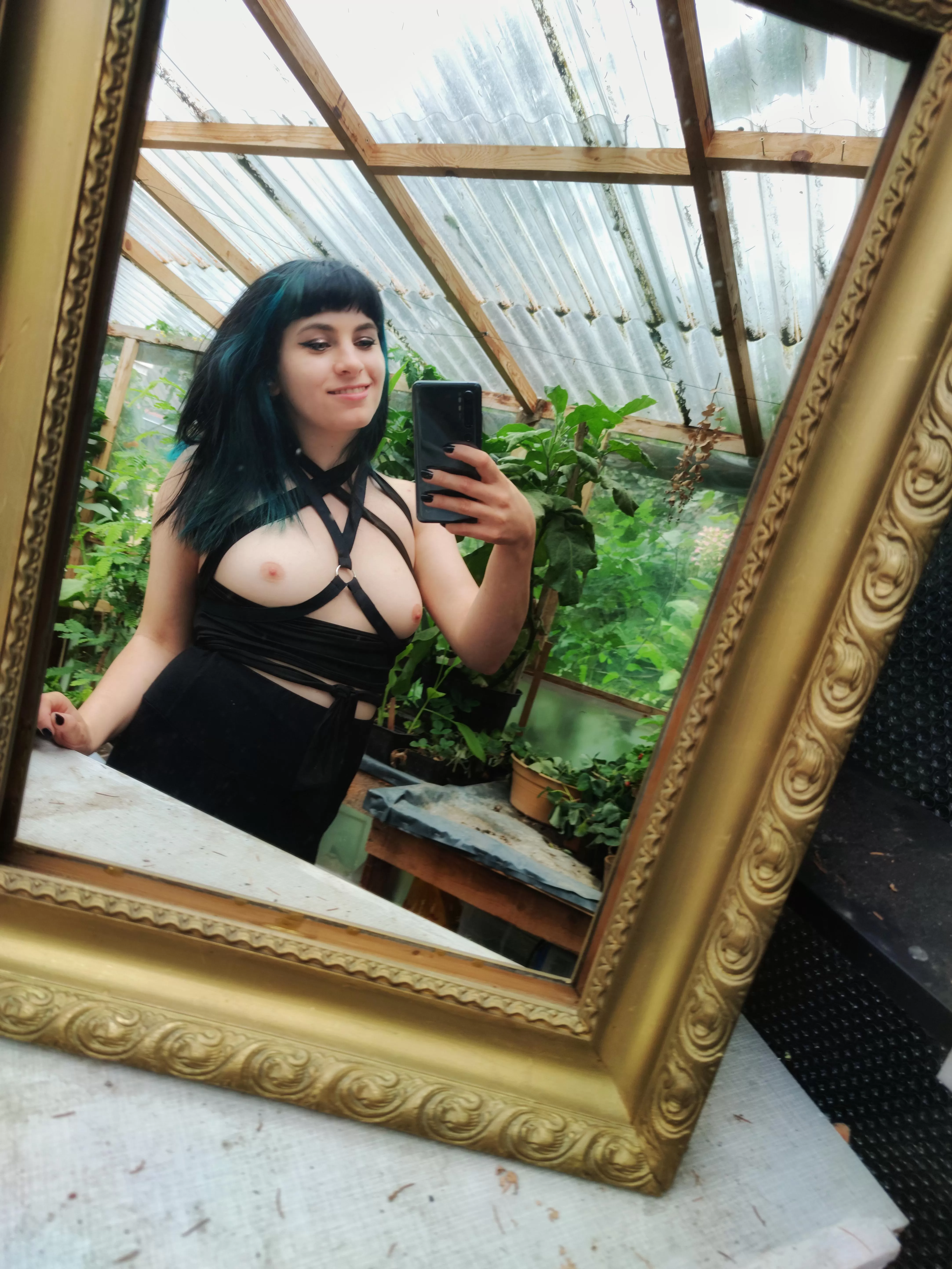 greenhouse nudes ðŸ’š