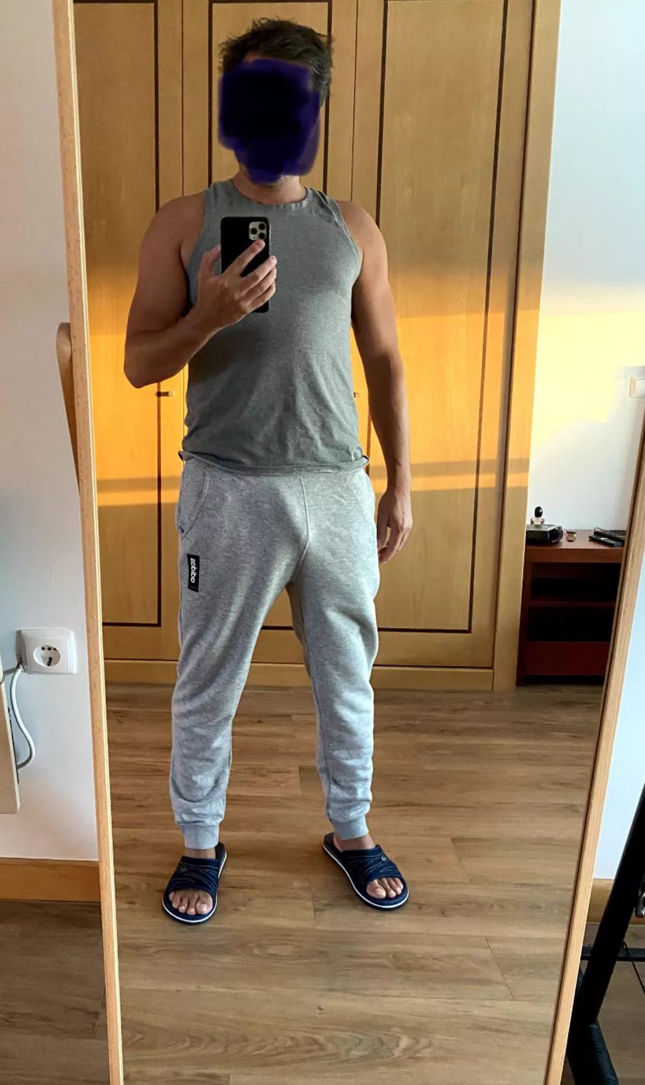 Grey sweats for the gym? 🍆