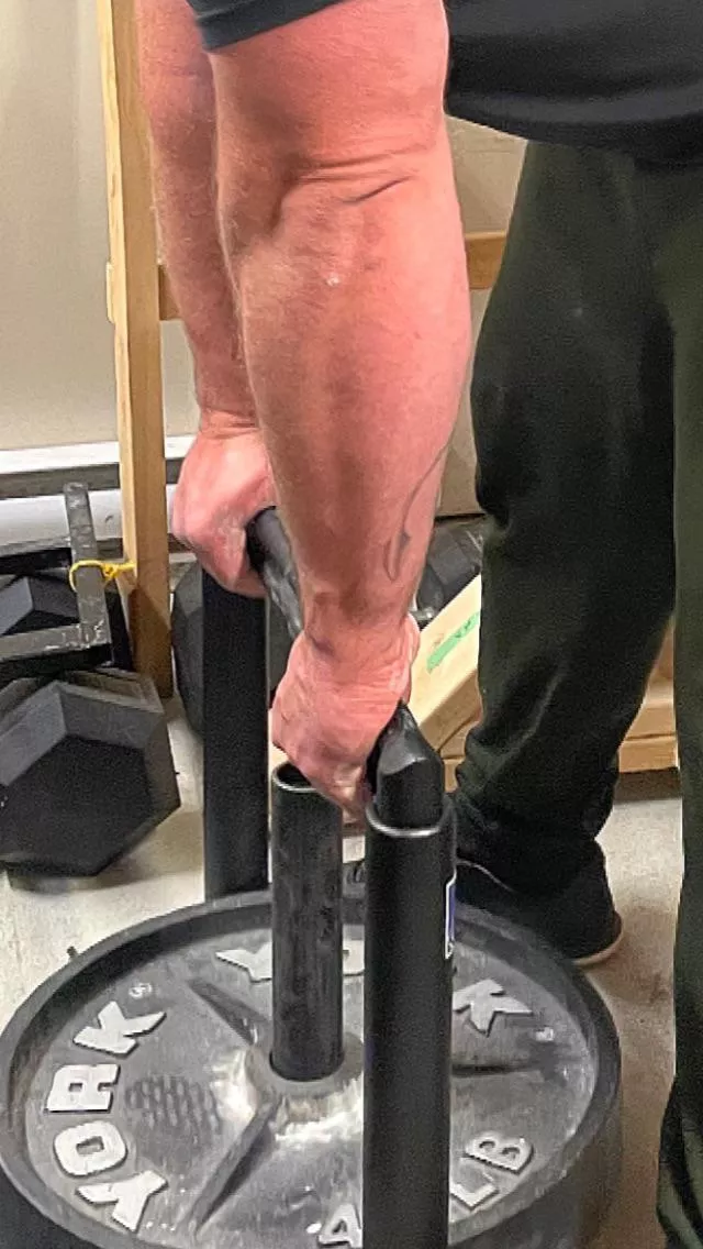 Grip machine holds, 17.5” flexed. Insane pump