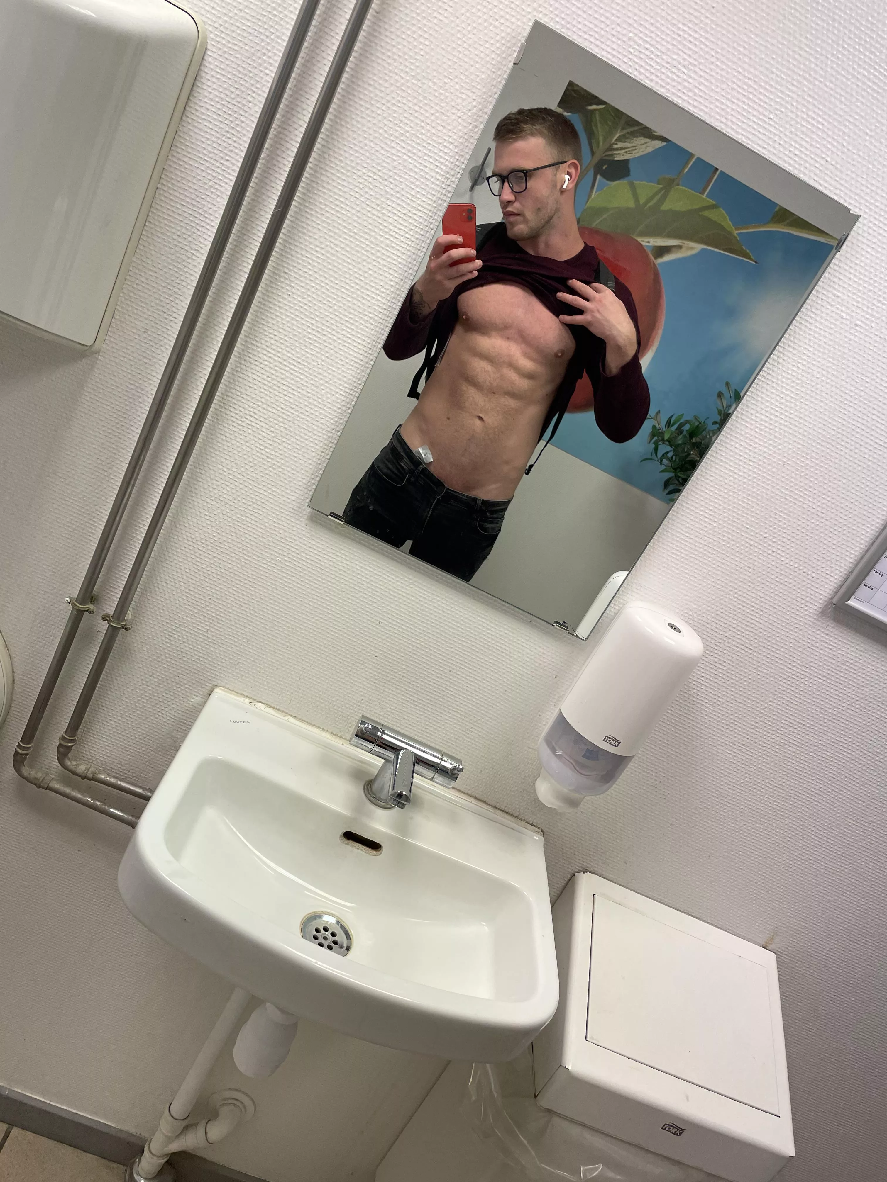 Gym bathroom selfie [M]