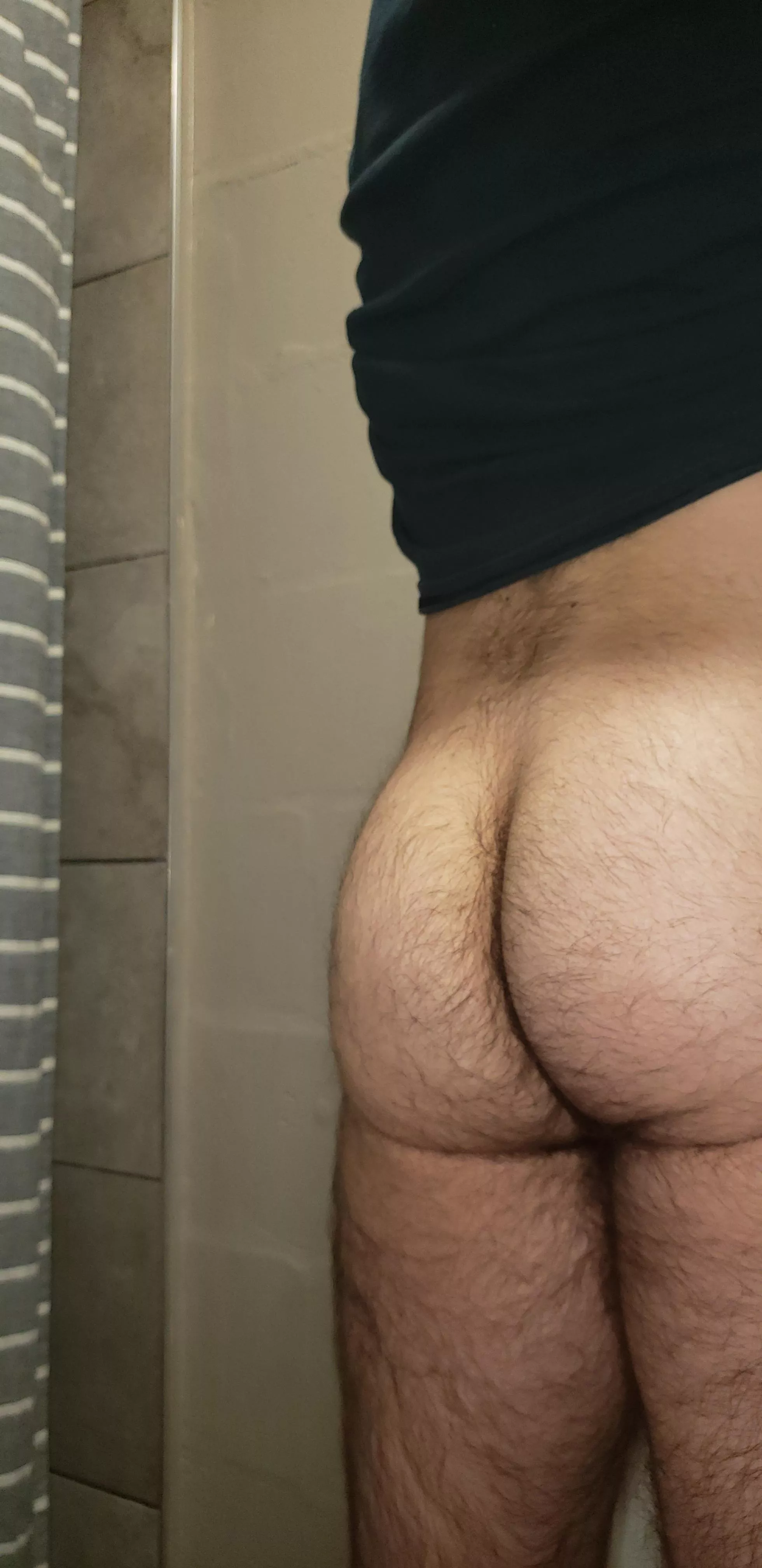 Hairy derriere