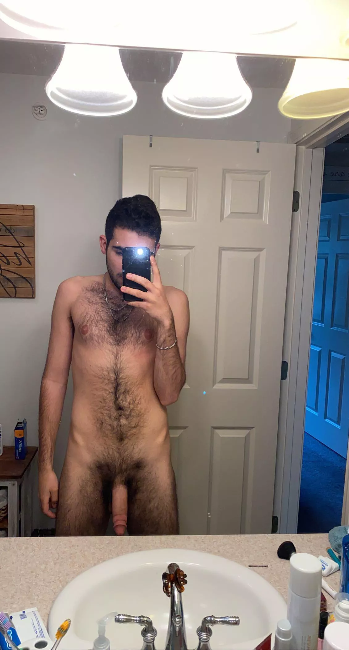 Hairy horny af come help me;)