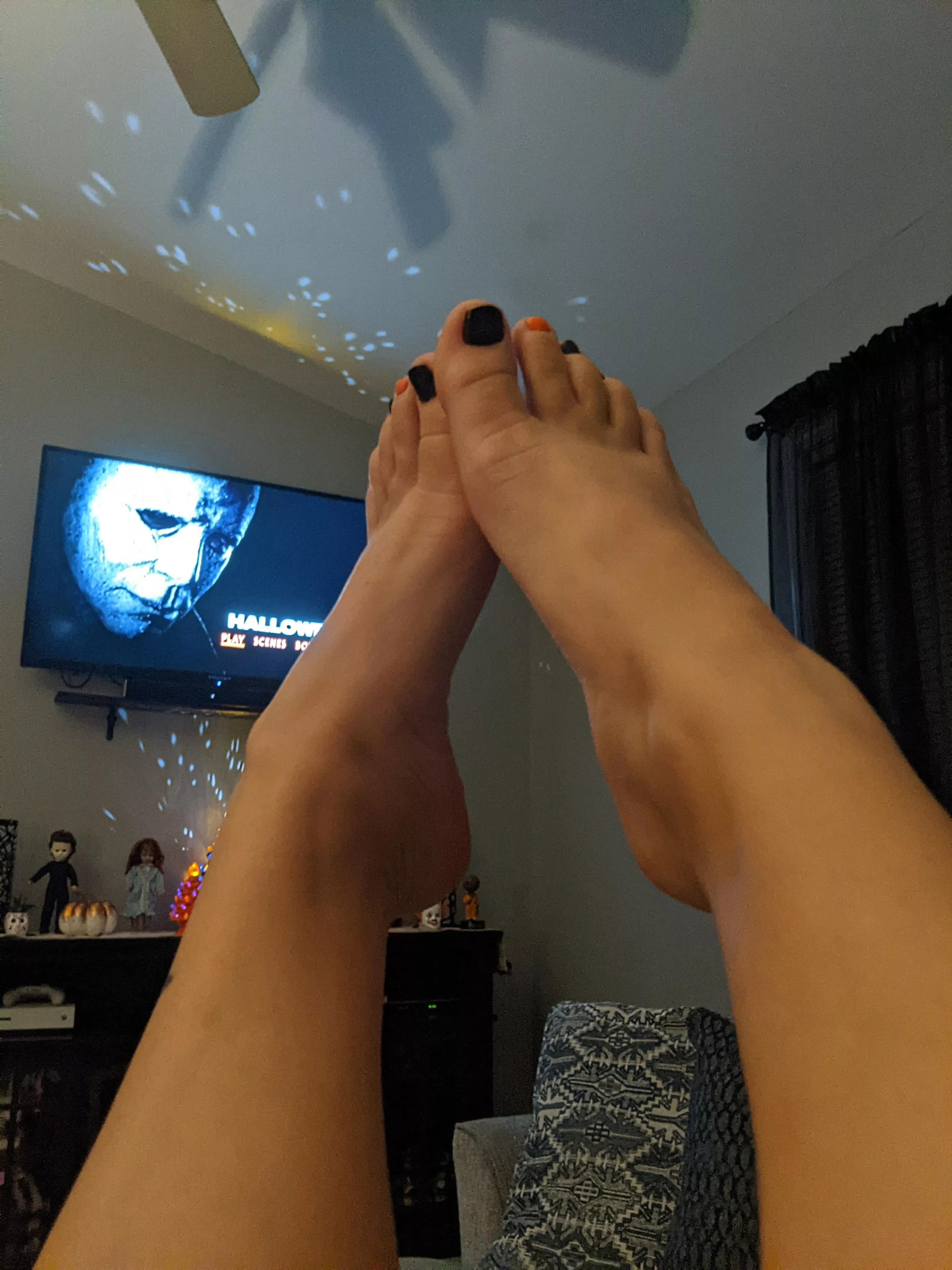 Halloween movie night & a foot massage?