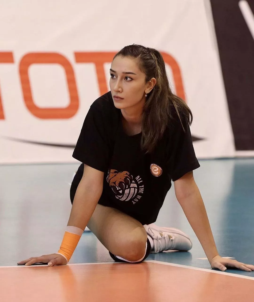 Hande Baladin (Turkish volleyball player)