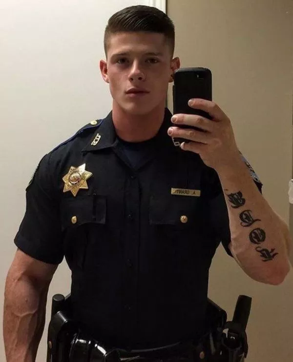 â€œHandsome Officerâ€ â€¦