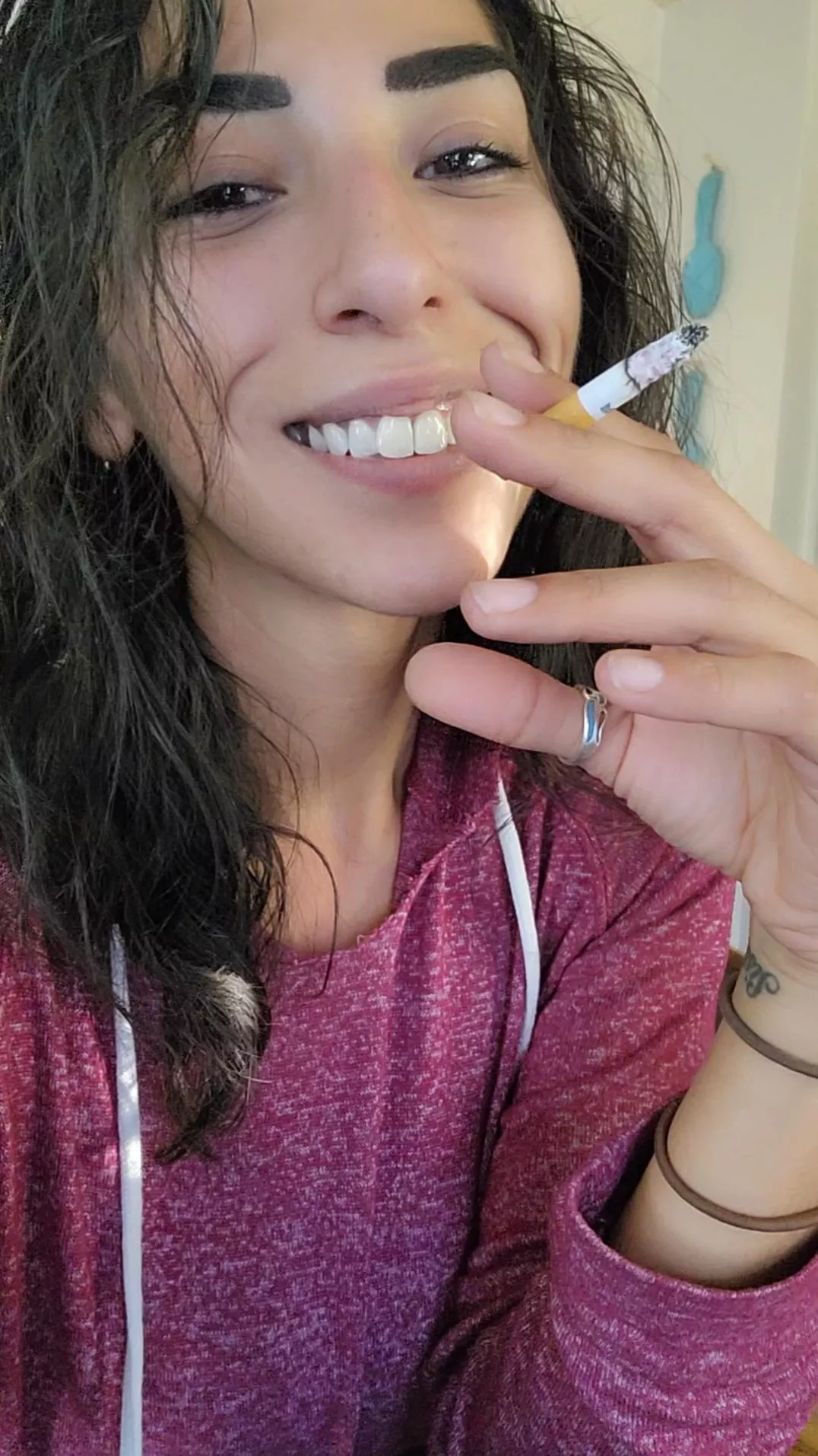 Happier with a cigarette between my fingersðŸ¥°ðŸ˜Œ