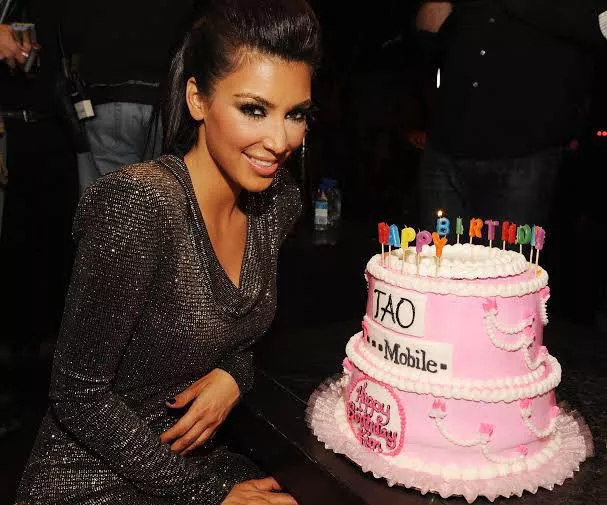 Happy birthday Kim Kardashian, We love your infectious, beautiful personality so so much, We all hope you have a great year, youâ€™re an amazing person and we hope life treats you well and graciously into the future â¤ï¸