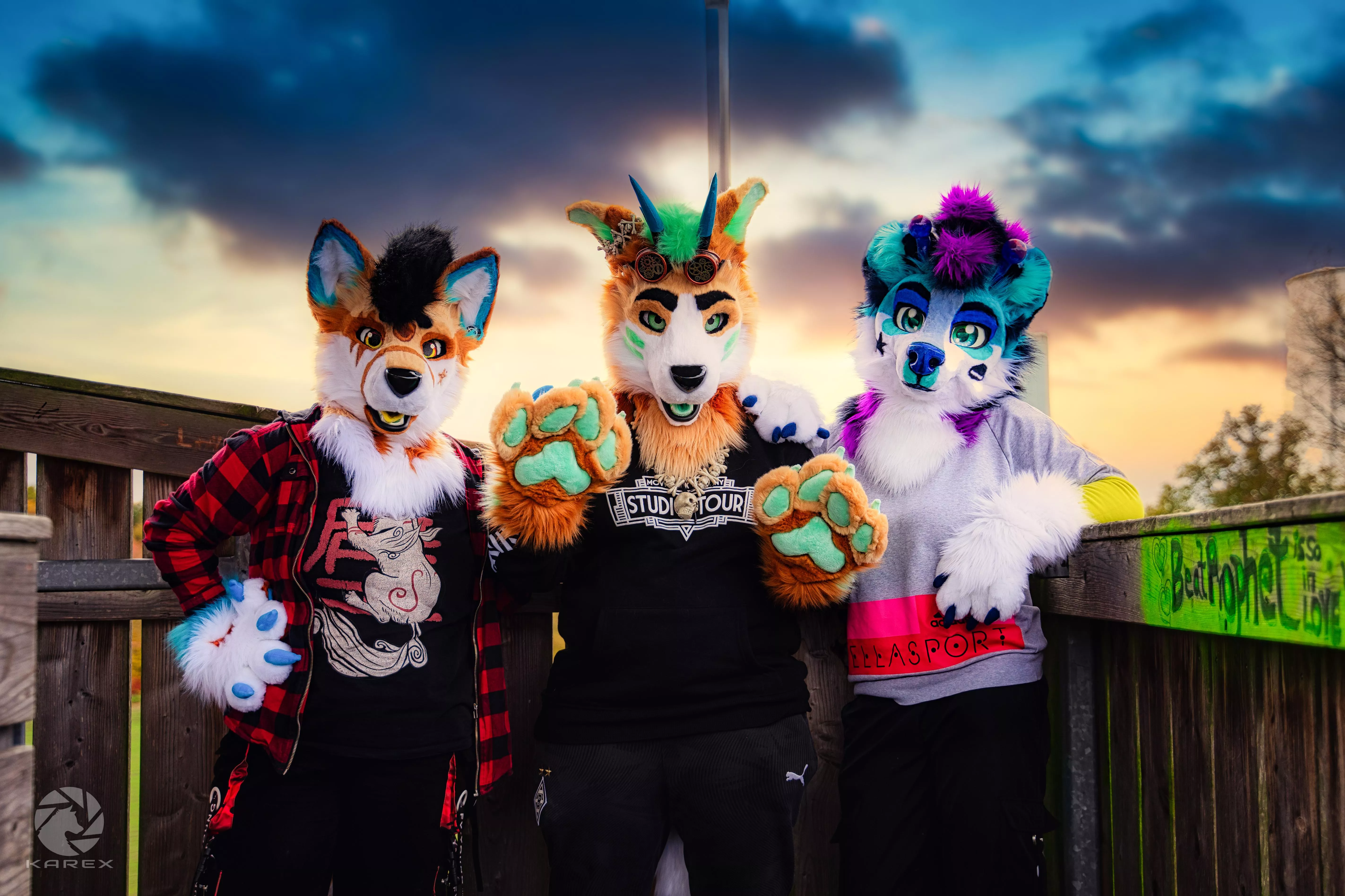 Happy #FursuitFriday with the best Beanz ✨ Damian, Damon and Star Seeker wish you a great weekend! 📸 Karex // Edit by me