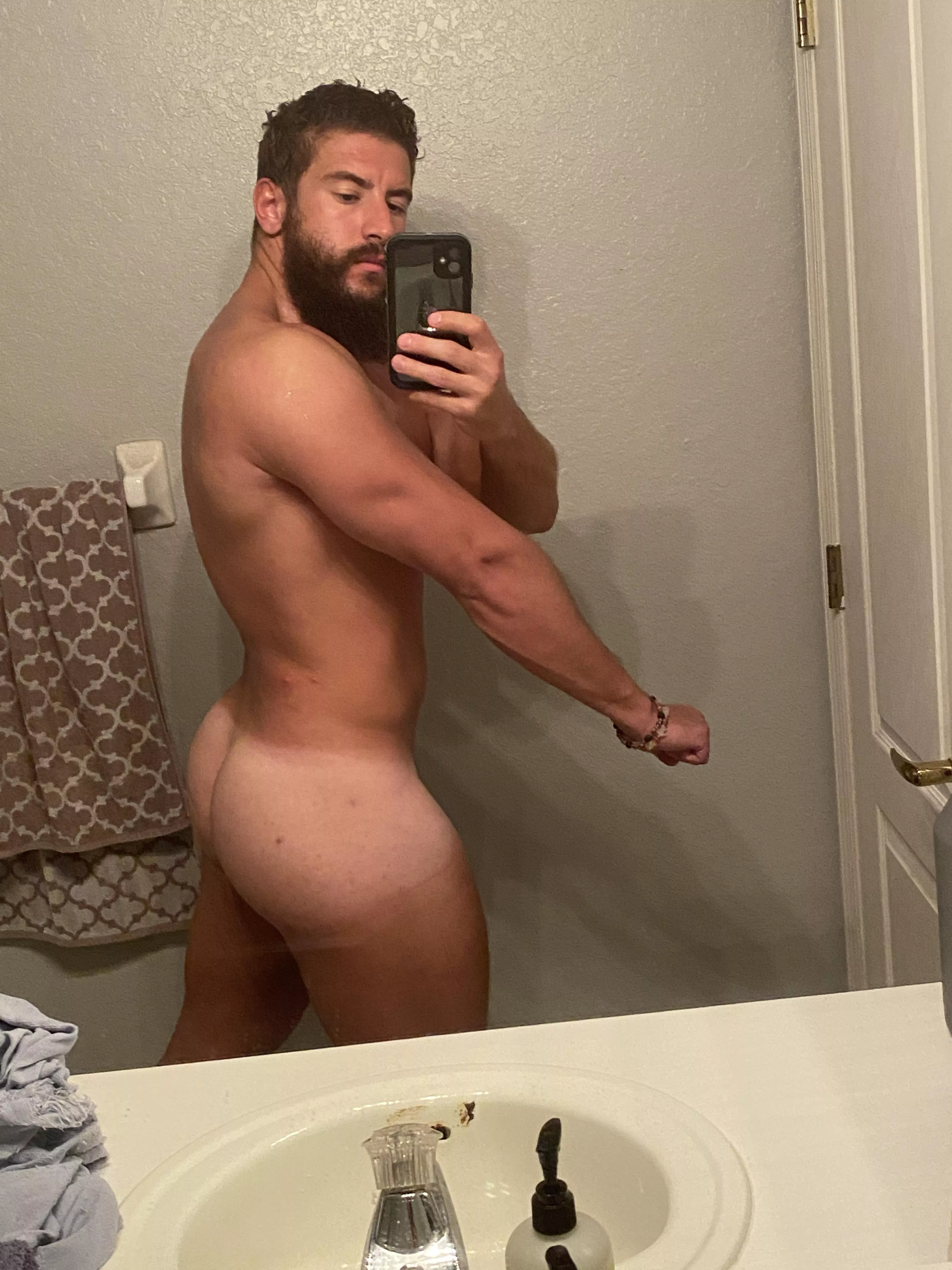 Have you had your daily serving of 🍑 yet?