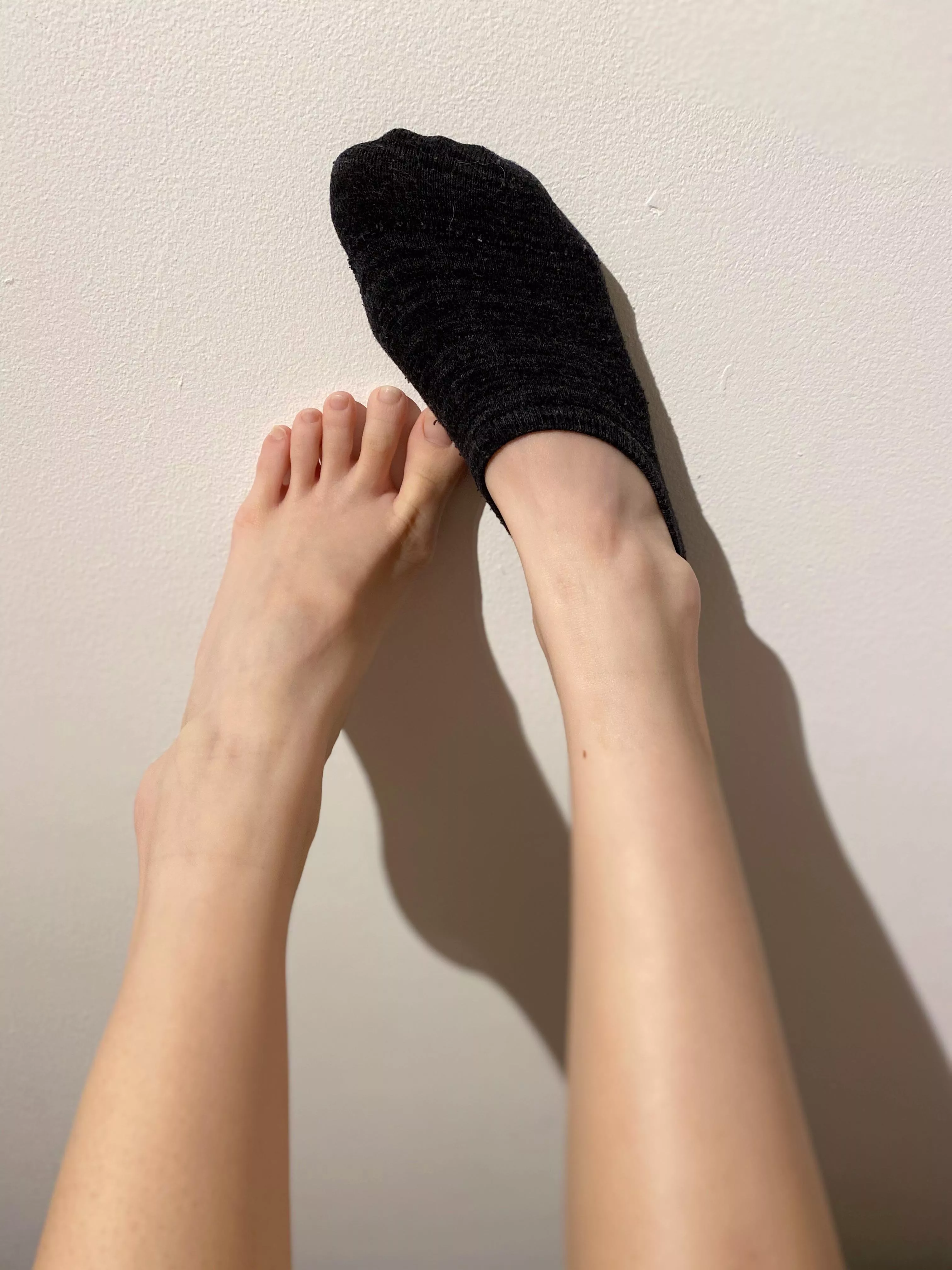 Havenâ€™t post in a very long timeâ¤ï¸ do you miss my cute little feet?