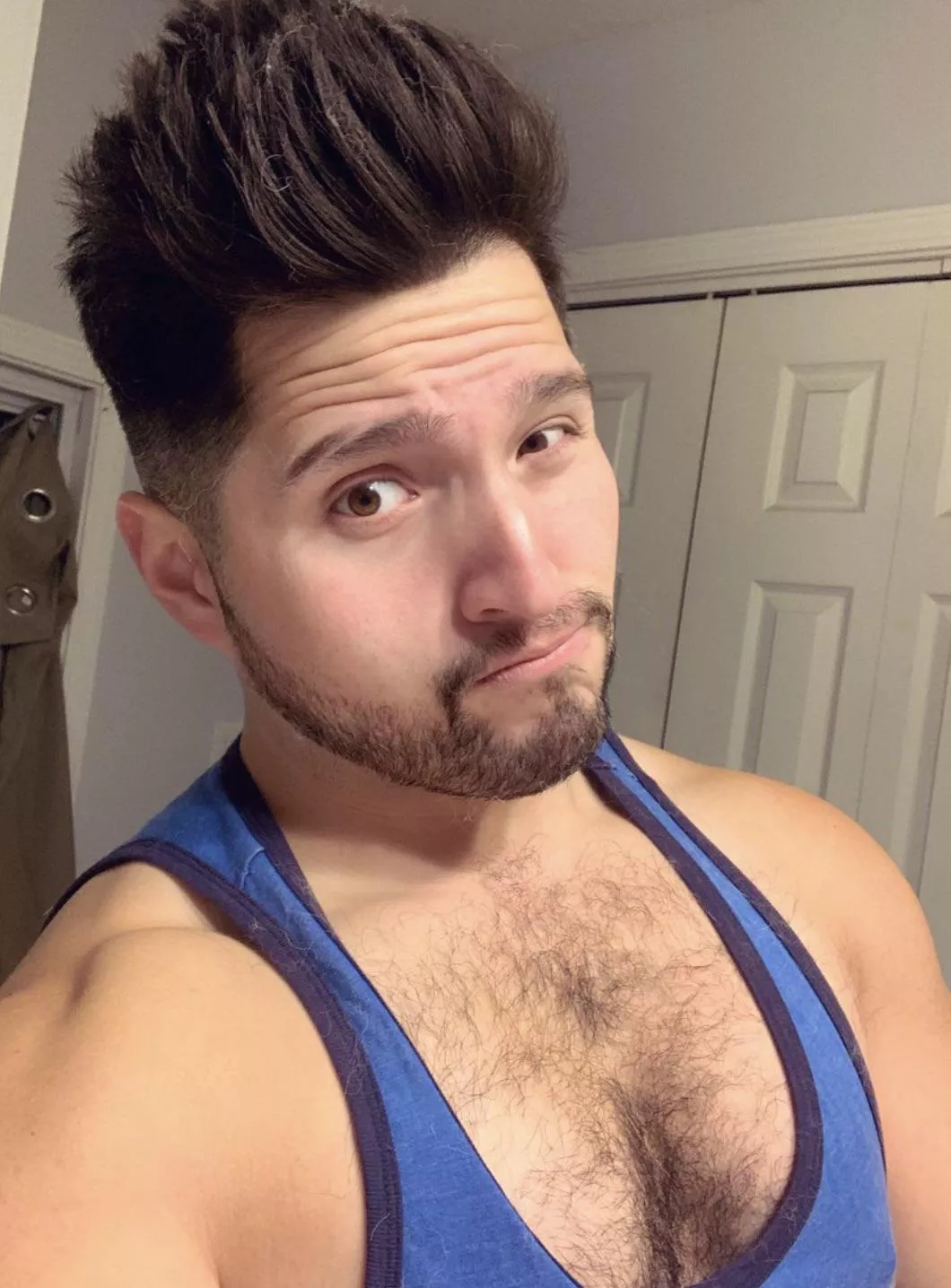 Having a Siberian husky and hugging him after work leads me to white hair on the top… TGIF no plans just chilling with my pup … day dreaming of a DILF 😂 hit me up fellas say hi DM me