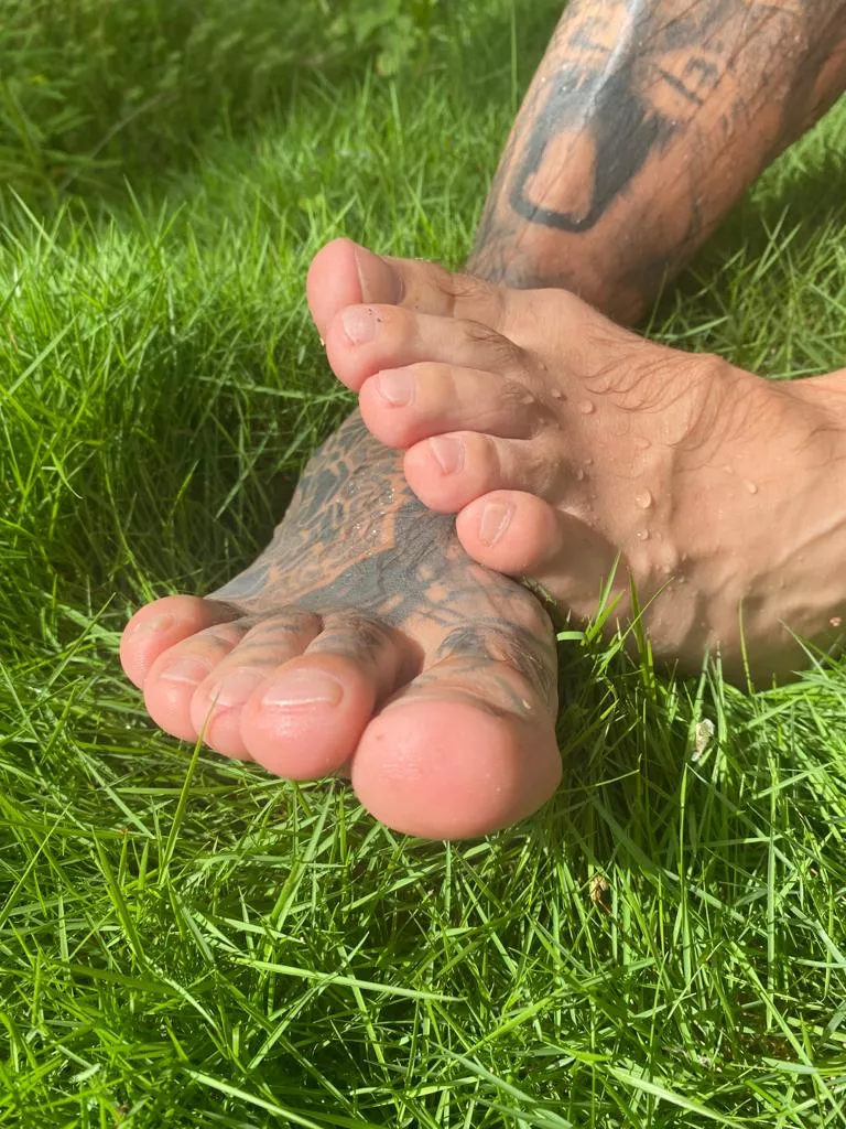 Hello, if you wanna see more check put my page, also there is the link to the real fun, where you can get everything you want 👣🍆