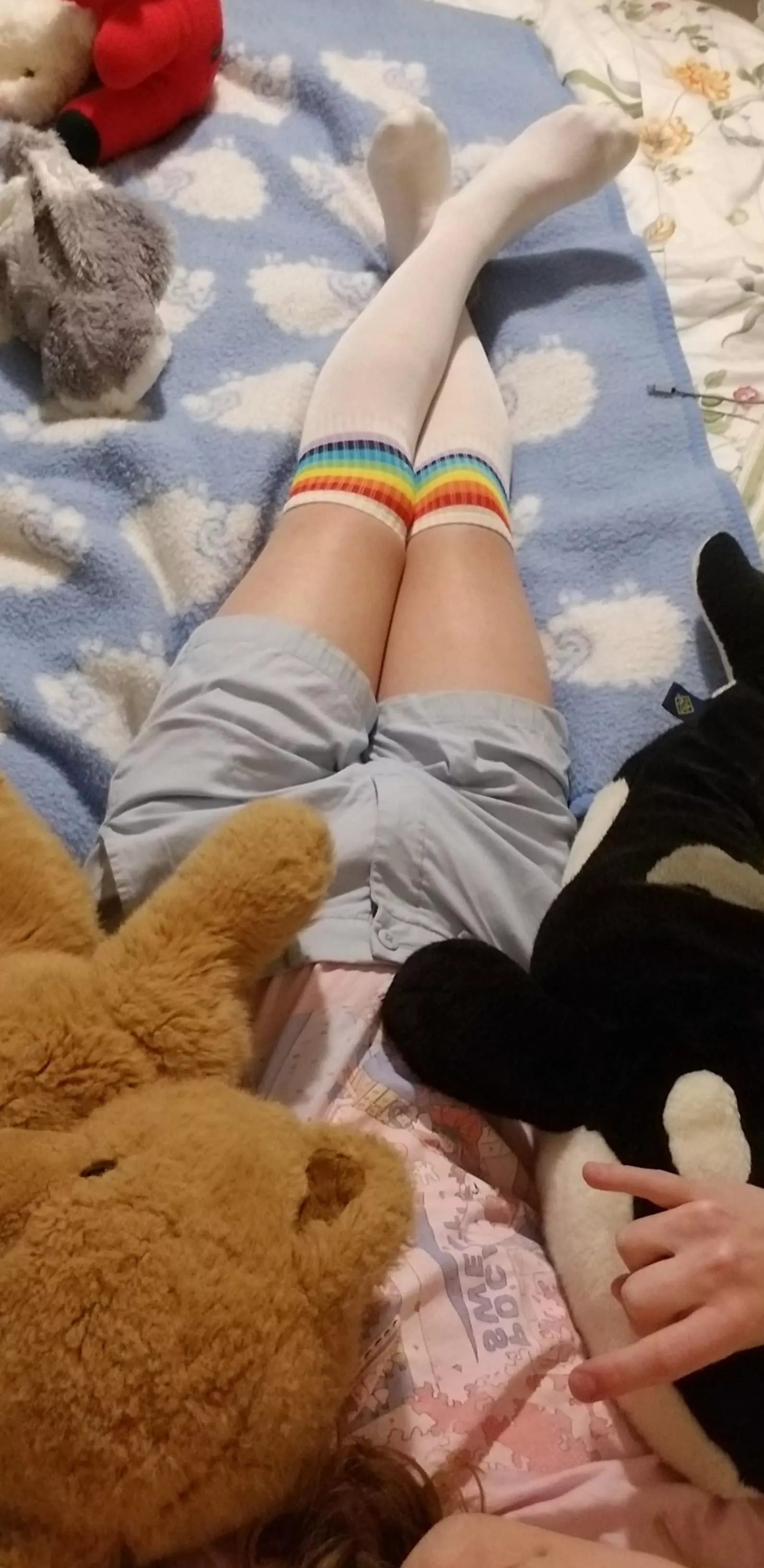 Hello, little bit nervous to share, but I love this outfit and feel so comfi in it...Do I fit in here?~