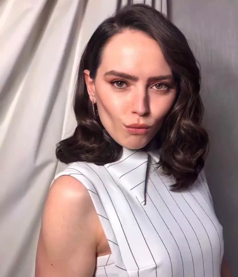 Help me cum to Daisy Ridley?