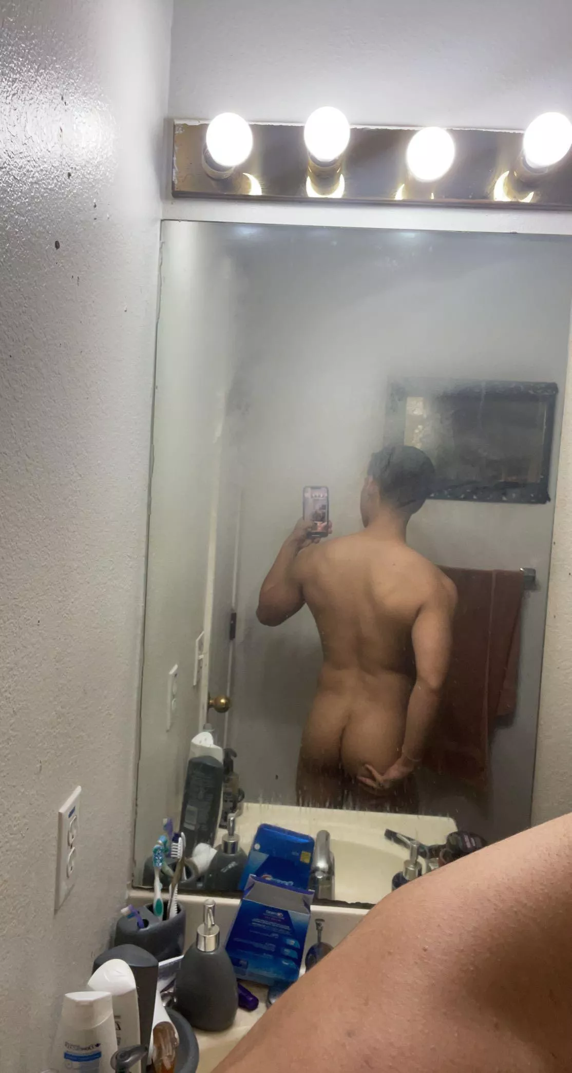 Hereâ€™s some post-gym ass for you