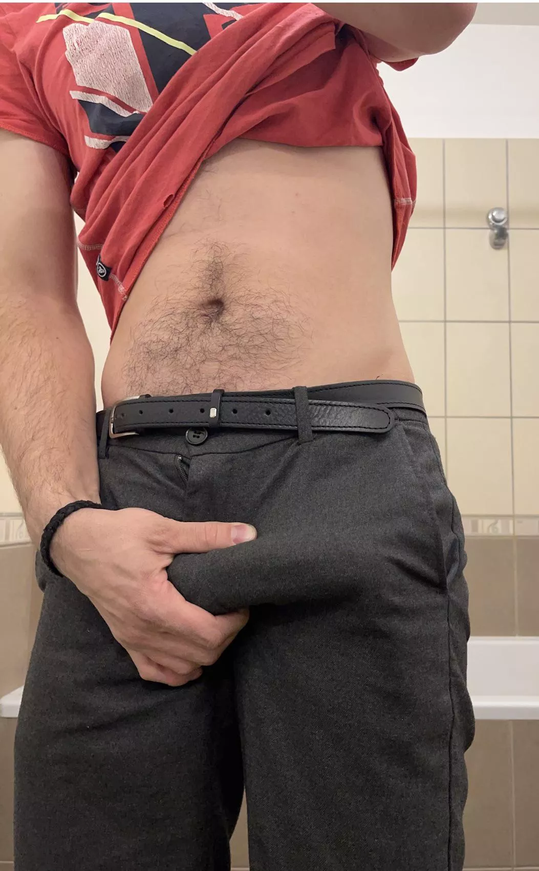 Hey hey I think itâ€™s too tight in here, maybe wanna help ? Dm me ;)