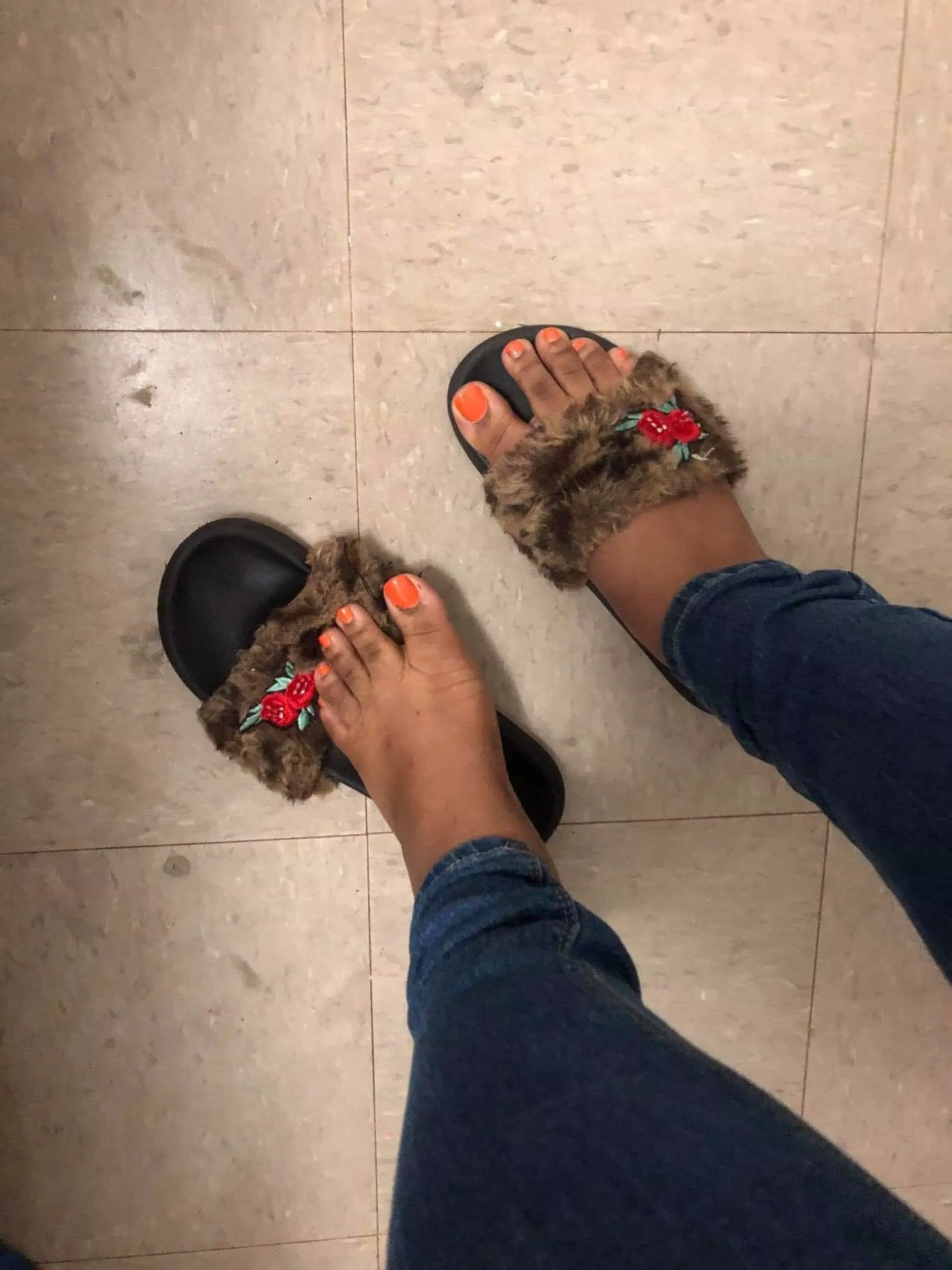 Hey piggies, Kik me on NadiasFoot Now for more 🧡🧡