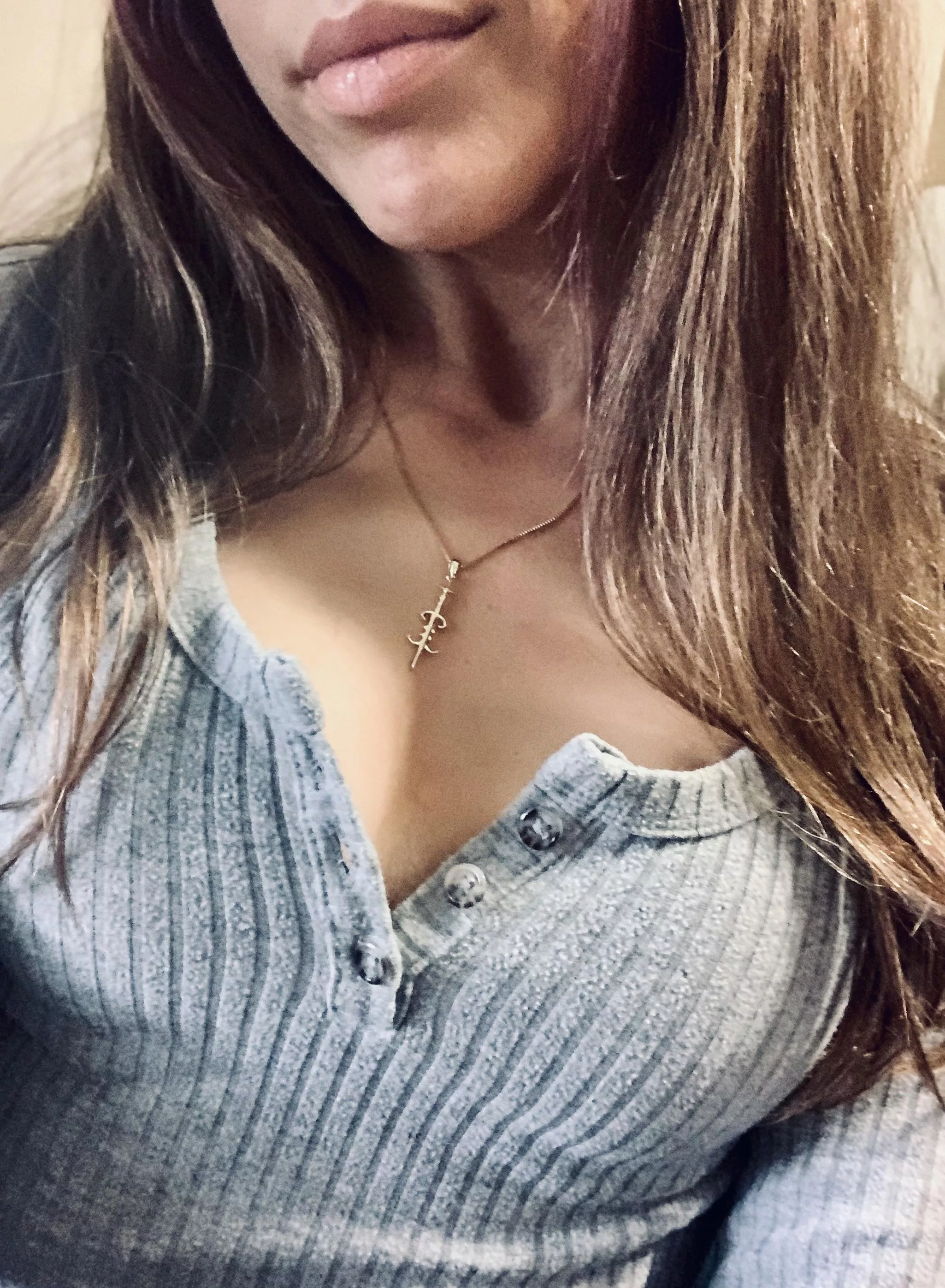 Hey Reddit boys & babes 👋 I’m Stella & new to creating content 🤫 Sub for free & if you like to chat, I’m all about real conversation! 🥰