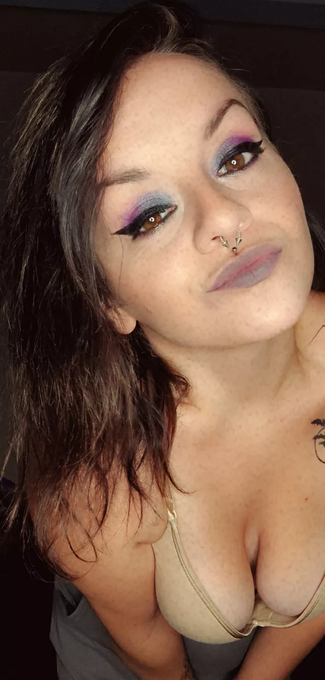 Hi daddy, would you fuck a goth milf?