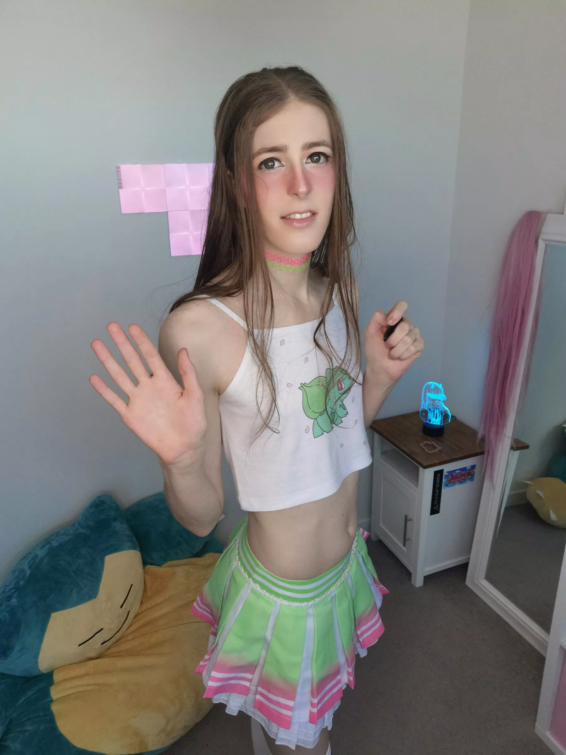 Hi, I'm a femboy 👋 this is my first post