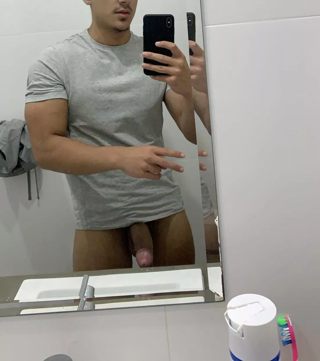 Hiding in the bathroom cause her husband came home (M18)