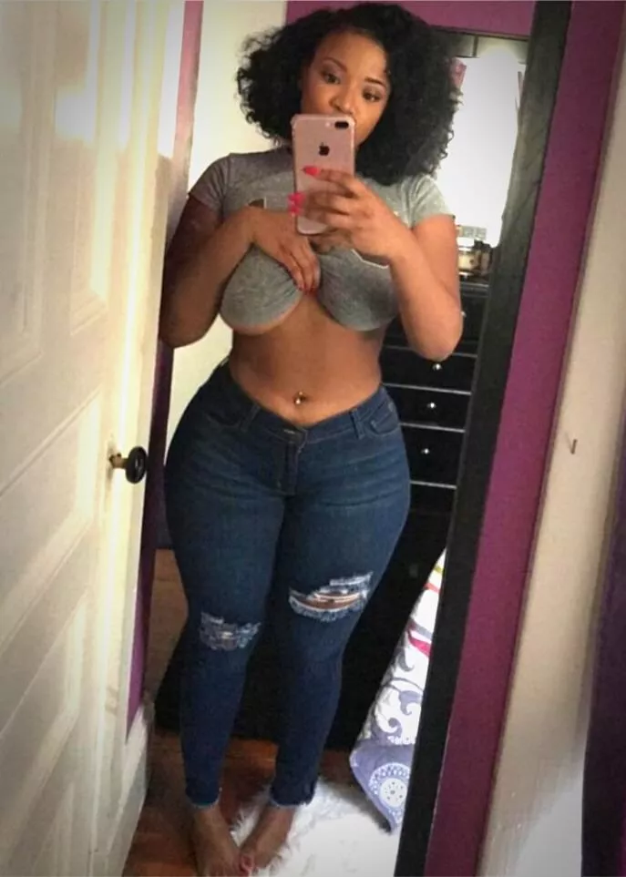 Hips selfie