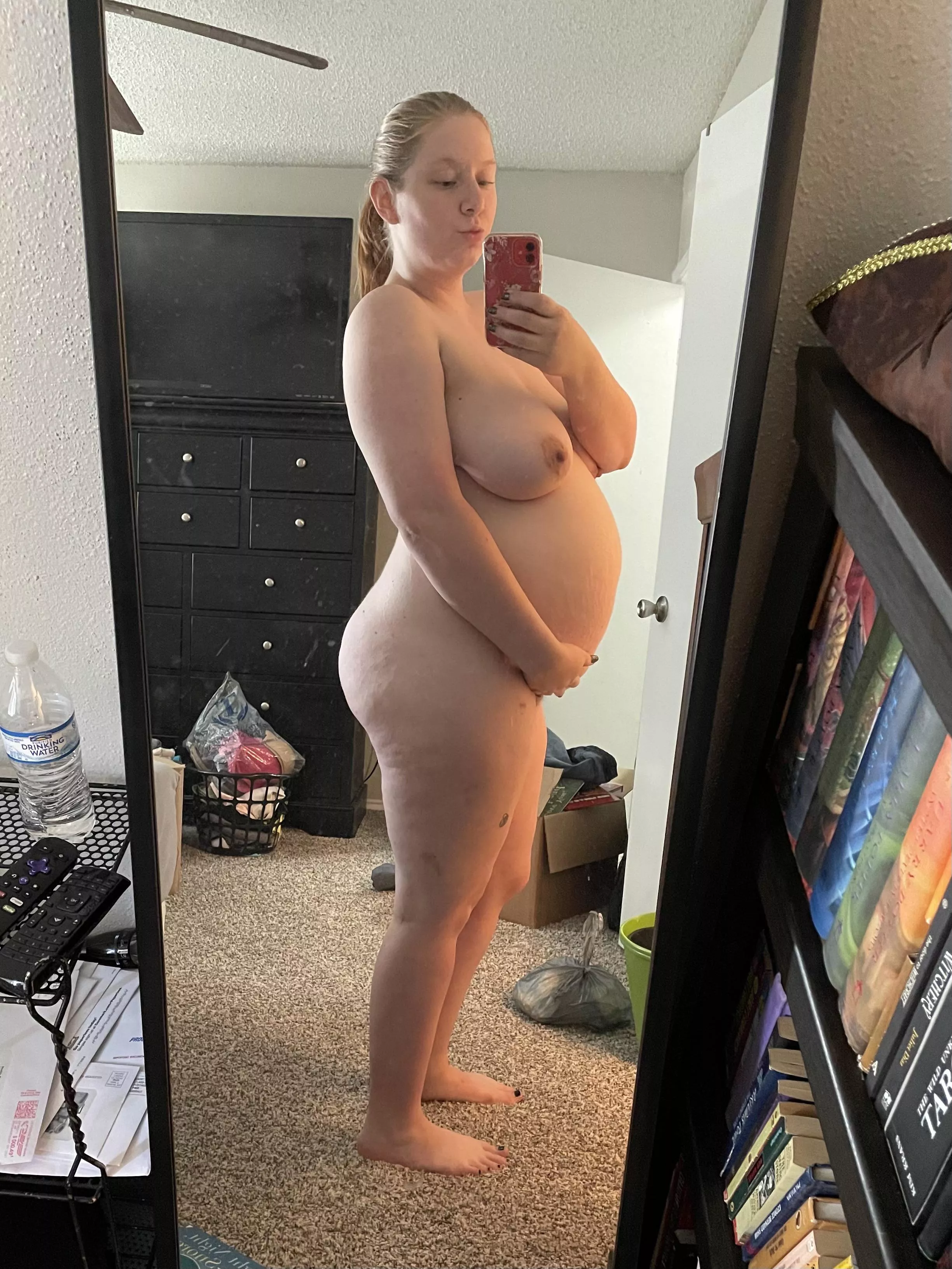 Holiday promo 🦃🥧🍁 50% OFF! $5 for 1 month 🤩 Instant access to 550+ nude pics, 100+ vids, & more 🖤 Pregnant Content 🤰🏼 Thick natural body milf with a pretty face, green eyes, 38DDD’s, a fat 🍑, & a tight kitty 😻 I offer