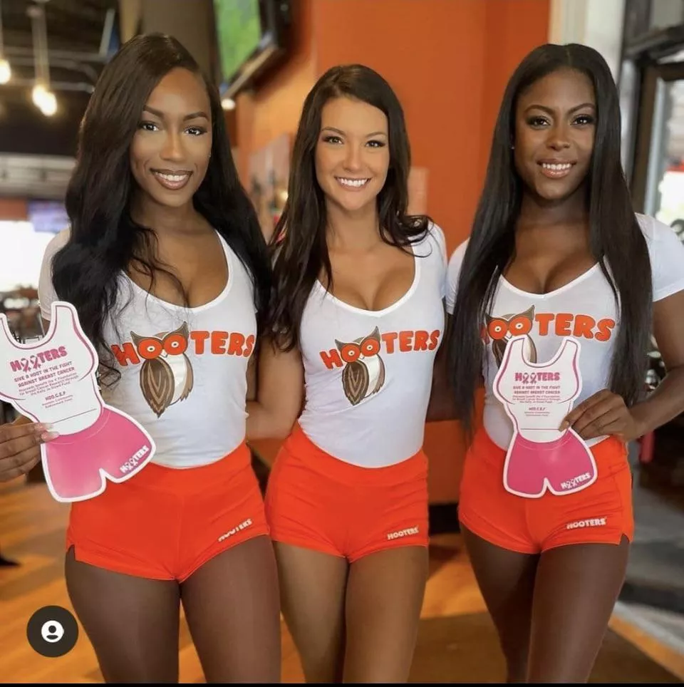 Hooters trio