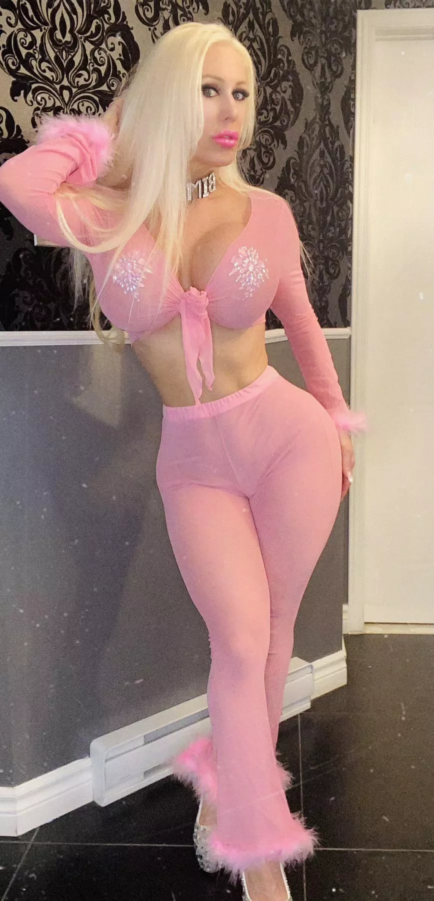 Horny blonde bimbo fuckdoll