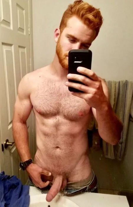 Hot ginger flesh (X-Post /r/hotmanflesh)