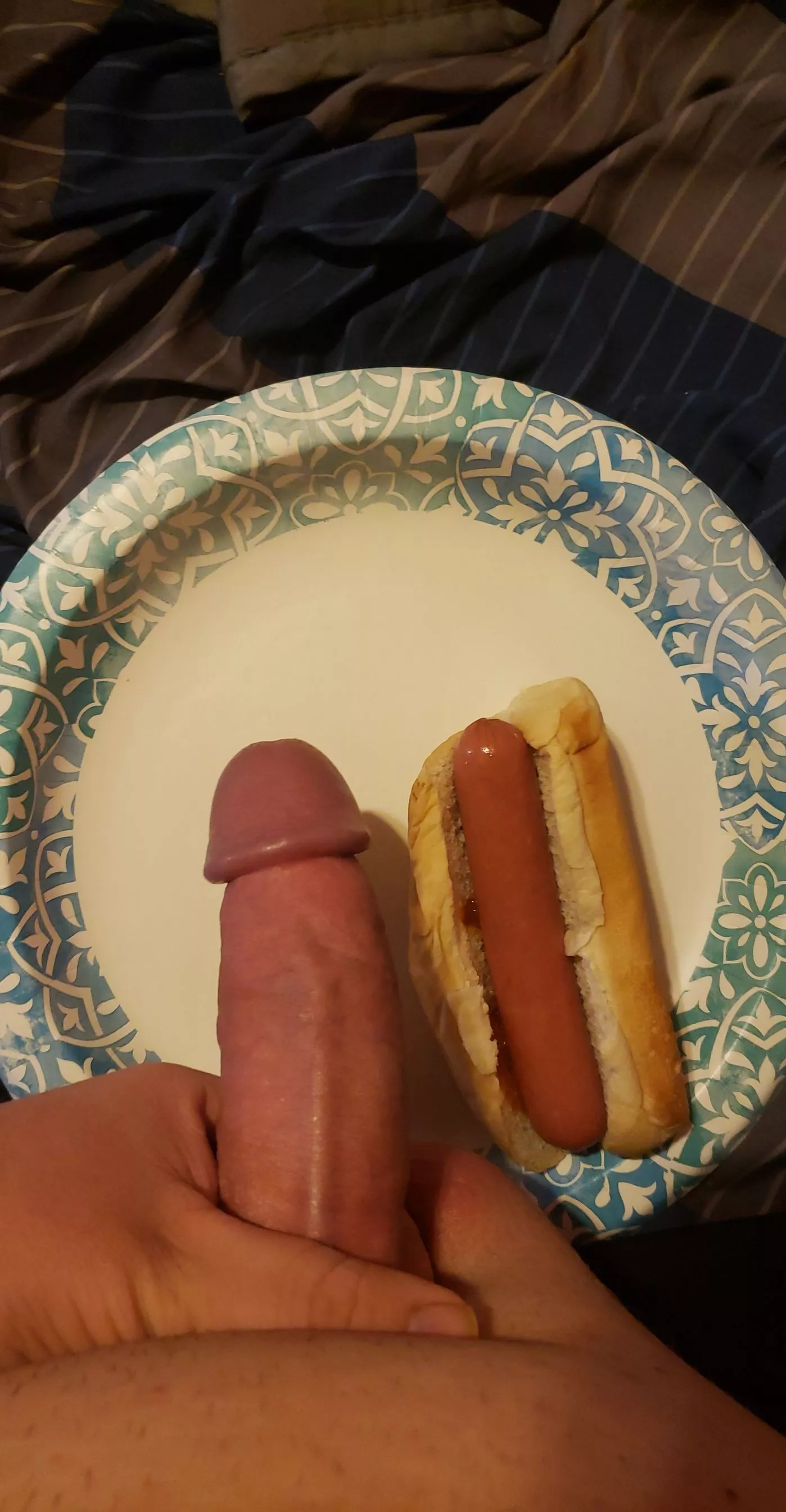 Hotdogs? Who's got the buns 😳