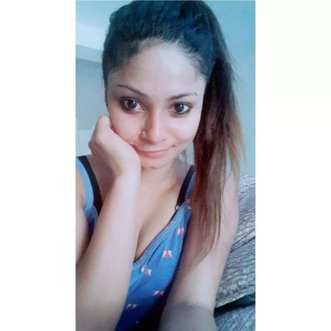 HOT🔥SRI👙LANKAN GIRL IN🍊 🍑VIDEO CALL HOT SHOW👌