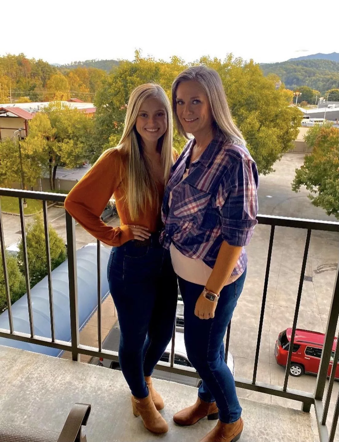 Hottt mom & daughter ready for the night out 🥵🔥