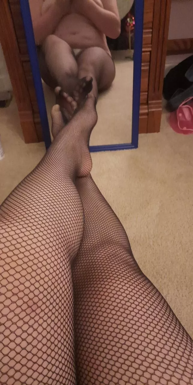 how do yall feel about fishnets? ðŸ‘€