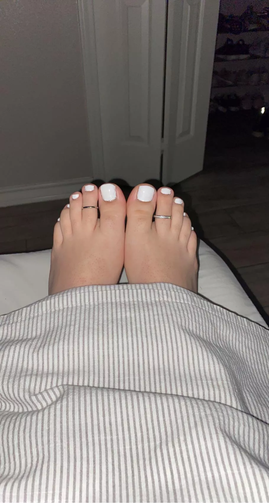 how does white look on me? ðŸ˜ŒðŸ’…ðŸ»