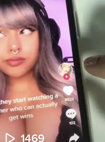 https://vm.tiktok.com/ZM86w3k97/ what's her name