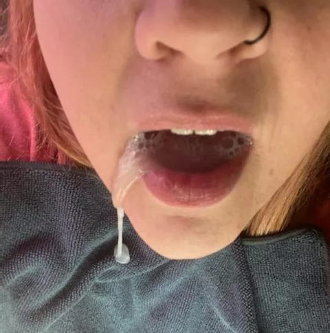 Huge load dripping out of my mouth literally required a bib 🤤😈