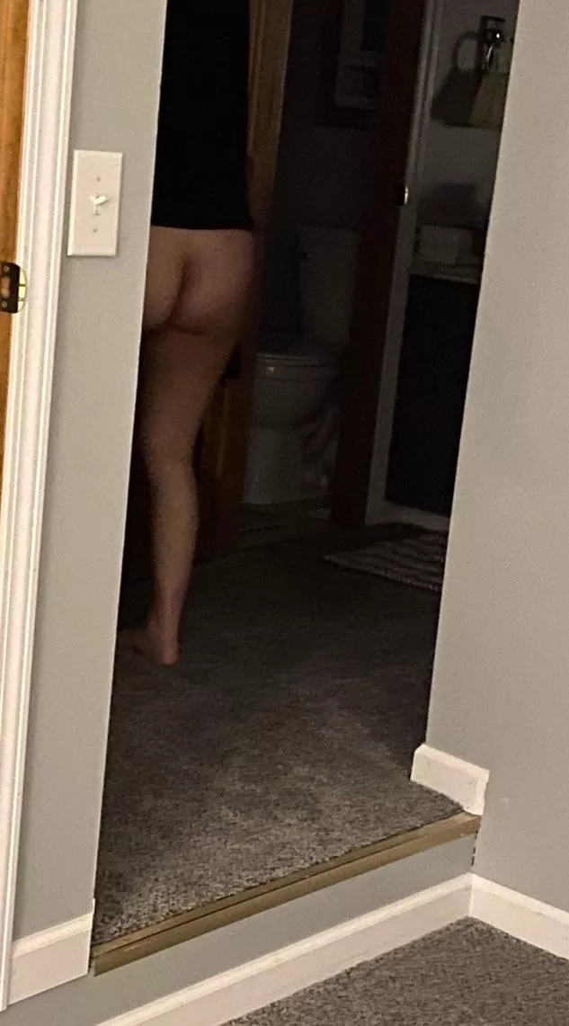 Husbands little candid pic of my white tush ðŸ¤«